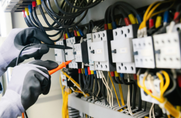 فني كهرباء الزاهر — 0592148116