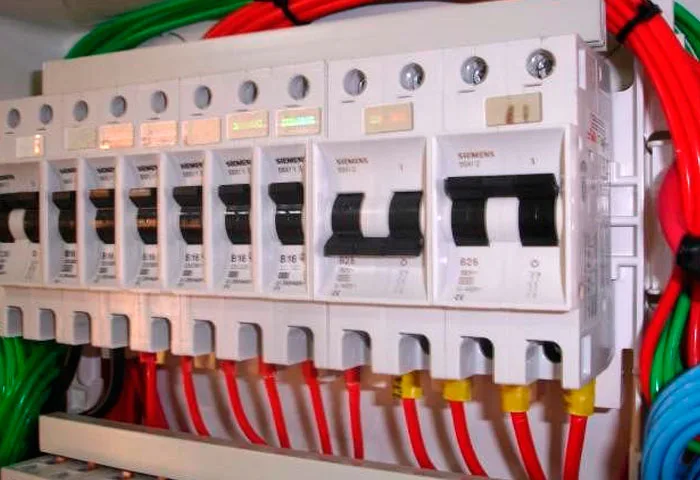 أفضل كهربائي حي العريجاء الأوسط الرياض لحلول كهرباء تناسب الأسر كبيرة العدد 0558623942